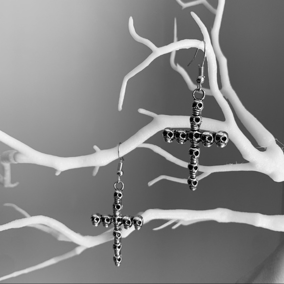 Cross Skulls Gothic Antique Silver Dangle Earrings - Picture 5 of 12